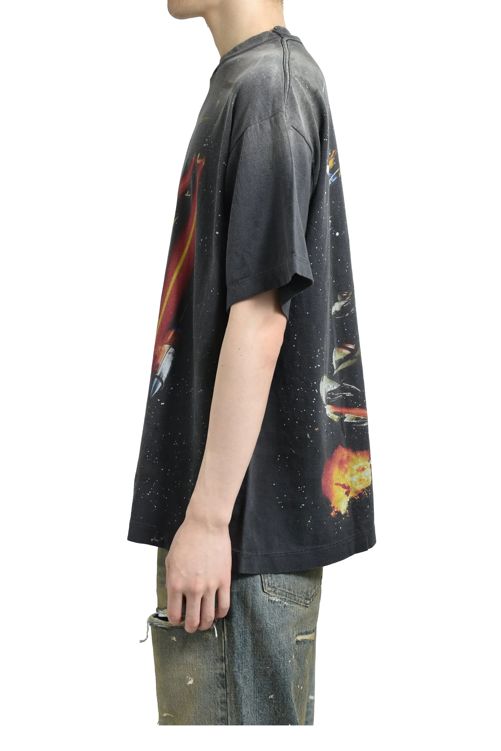 ⚠️The most complex and coolest item of this season, available in stock, available in seconds SAINT Mxxxxxx × STAR WARS SW_SS TEE /STARWARS / BLK Star Wars co-branded model. Fighter printed TEE. Washed black S-XL. Super complex and unconstrained printing design. The T-shirt using the vision of the "N-1 Star Fighter" in Star Wars is the most screen-printed item this season, reaching an astonishing 372 screens. Even the most difficult-to-print parts of the armpits are printed with luxurious printing. In addition, they are also hand-made distressed, splashed with ink, faded with water, and hand-damaged to complete this special and perfect work of art!